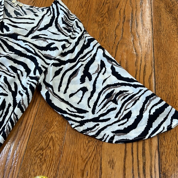 Kori America animal print top. Size Large. Cream and black. Great condition. - Picture 2 of 10
